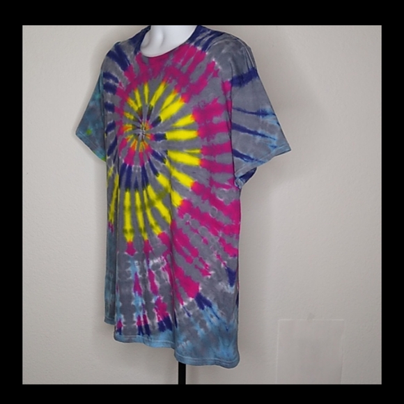 New Gildan Multicolor Tie-Dye Shirt - Picture 3 of 5